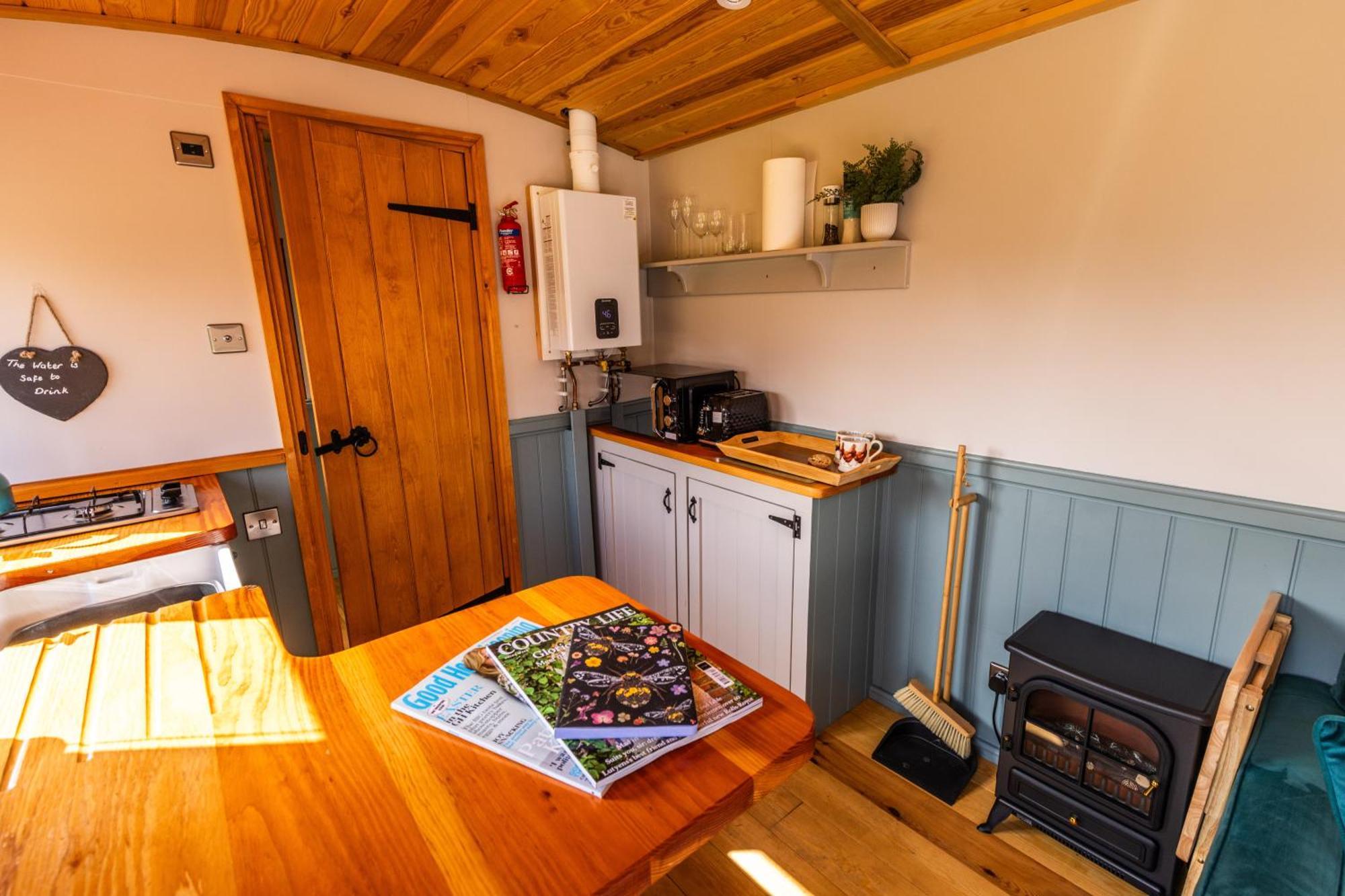Bluebell Hut * Bristol
